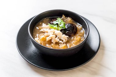 Yengeç kase kırmızı et suyu çorbası kızarmış balık Maw