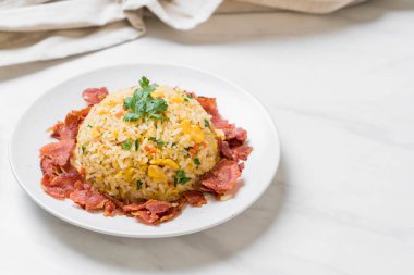 gevrek domuz pastırması ile kızarmış pilav