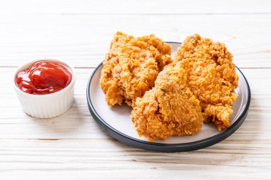 Kızarmış tavuk yemeği - abur cubur ve sağlıksız yemek