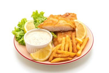 Beyaz arkaplanda balık ve cips izole