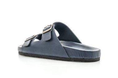 Erkekler beyaz arka plan üzerinde izole sandalet deri