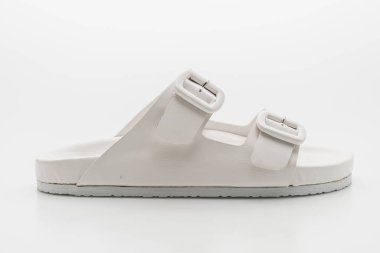 Kadınlar beyaz arka plan üzerinde izole sandalet deri