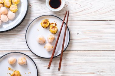 Çin karides pişmiş hamur tatlısı - Asya gıda tarzı