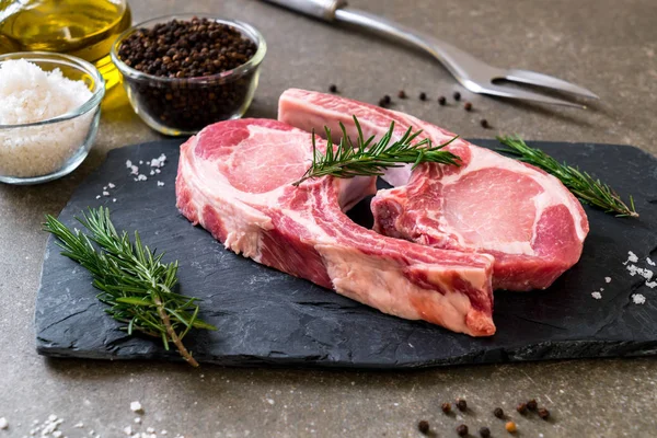 taze domuz pirzolası ham madde ile