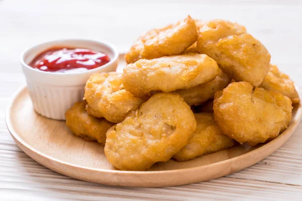 Soslu tavuk nugget, sağlıksız yemek.