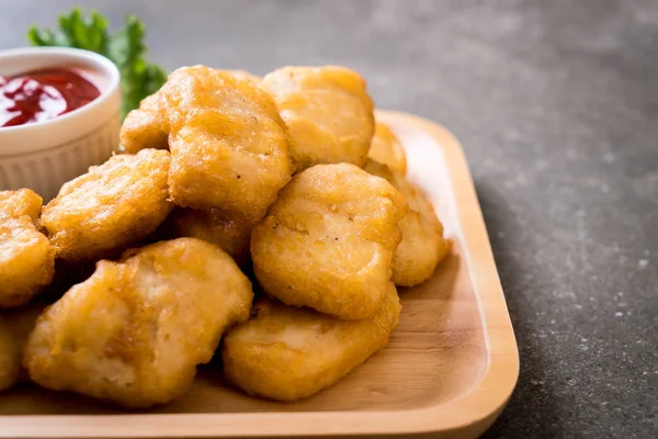 Soslu tavuk nugget, sağlıksız yemek.