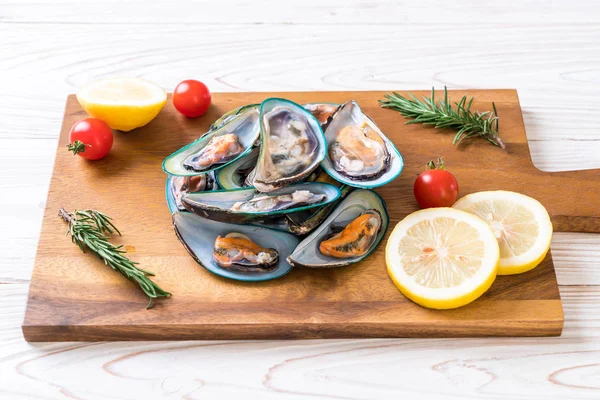 Fresh Mussels Wooden Board Ingredients — Stock Photo, Image