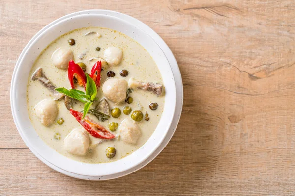 Balık top - Tay gıda ile yeşil köri