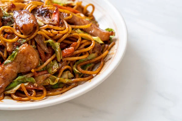 tavada kızartılmış yakisoba noodle pork - Asya gıda tarzı ile
