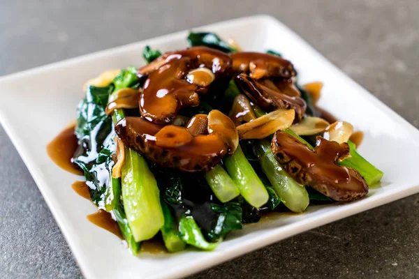 Sarımsaklı istiridye soslu kızarmış Hong Kong Kale heyecan