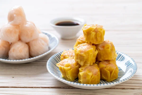 Çin karides pişmiş hamur tatlısı - Asya gıda tarzı