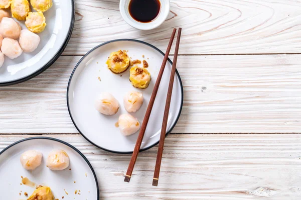 Çin karides pişmiş hamur tatlısı - Asya gıda tarzı