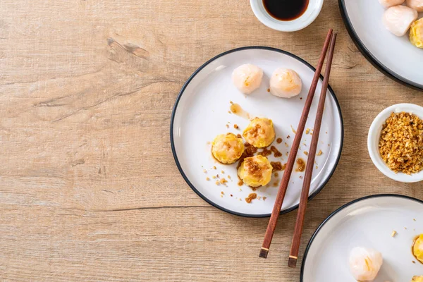 Çin karides pişmiş hamur tatlısı - Asya gıda tarzı