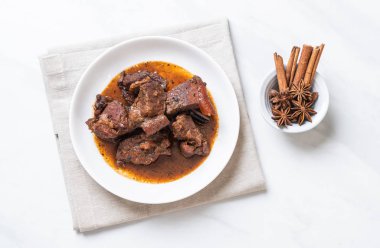 herb - Phuket Tayland geleneksel gıda tarzı ile domuz eti güveç