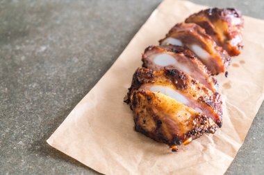 barbrcue soslu ızgara domuz pirzola