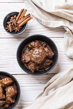 herb - Phuket Tayland geleneksel gıda tarzı ile domuz eti güveç