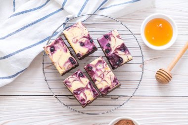 yaban mersini peynir Kek pasta plaka üzerinde