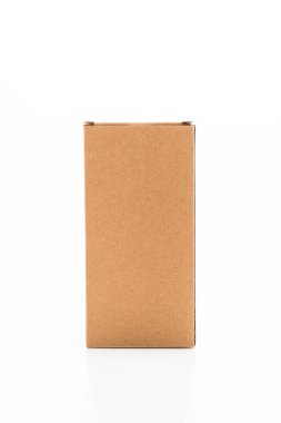 kahverengi karton kutu beyaz arkaplanda izole