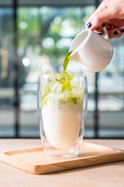 buzlu yeşil çay Cafe