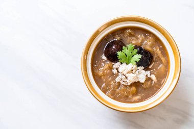 Yengeç kase kırmızı et suyu çorbası kızarmış balık Maw