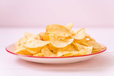 patates cipsi plaka - sağlıksız gıda