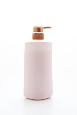 Beyaz arka planda izole edilmiş şampuan pompası şişesi.