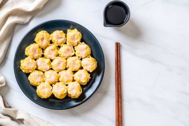 Karides Çince buğulanmış Dumpling sos ile