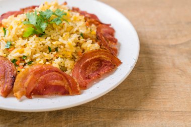 gevrek domuz pastırması ile kızarmış pilav