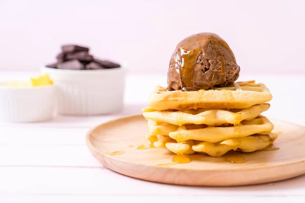 Helado Chocolate Con Gofre Miel — Foto de Stock