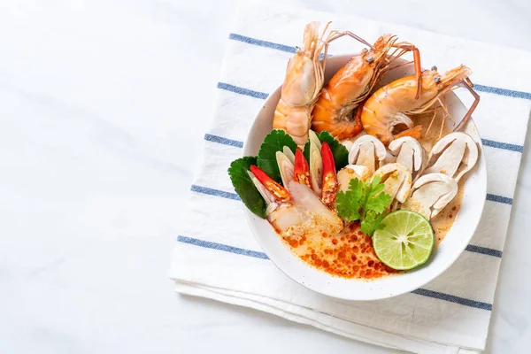 Baharatlı karides çorbası (Tom Yum Goong) - Tay geleneksel gıda