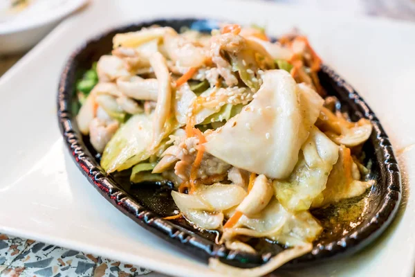 sebze (bulgogi) - Kore yemeği tarzı ile tavada kızartılmış domuz eti