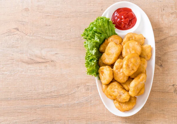 Soslu tavuk nugget, sağlıksız yemek.