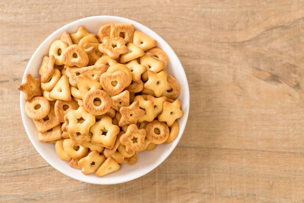 Kahveli bisküvi krakeri.