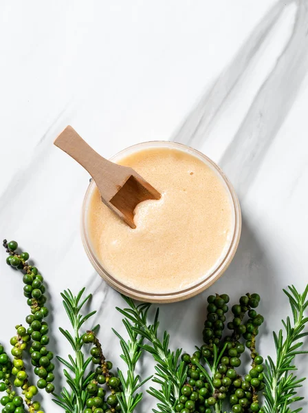 kavanoz cilt bakımı için malzemeler ile fırçalayın