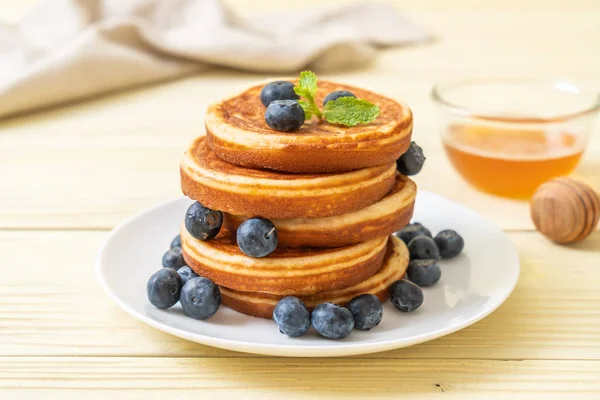 Taze yaban mersinli gözleme.