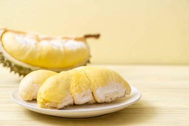 Ahşap zemin üzerinde taze Durian meyvesi