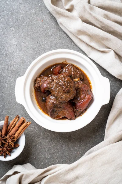 herb - Phuket Tayland geleneksel gıda tarzı ile domuz eti güveç