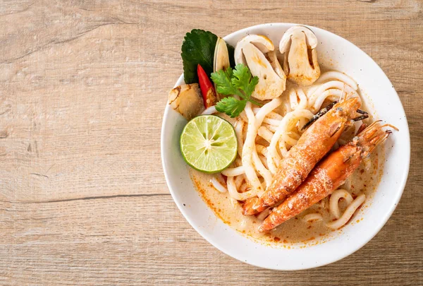 Würzige Shrimps Udon Ramen Nudle Tom Yum Goong Japanische Fusionsküche — Stockfoto