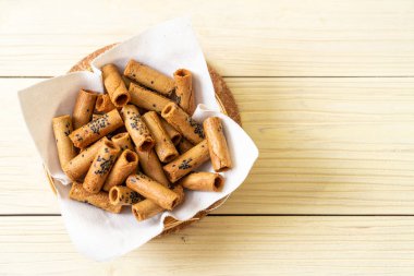 Taylandlı çıtır Hindistan cevizi roll - Tay tatlı snack