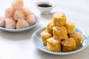 Çin karides pişmiş hamur tatlısı - Asya gıda tarzı