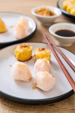 Çin karides pişmiş hamur tatlısı - Asya gıda tarzı