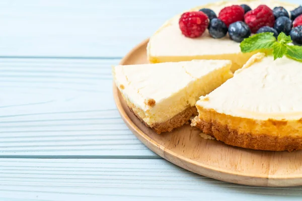 Cheesecake Fatto Casa Con Lamponi Freschi Mirtilli — Foto Stock