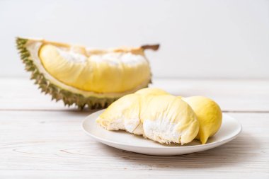 Ahşap zemin üzerinde taze Durian meyvesi