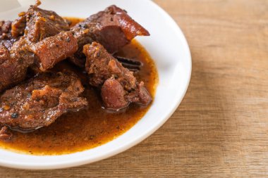 herb - Phuket Tayland geleneksel gıda tarzı ile domuz eti güveç