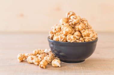 Patlamış Mısır ile karamel kase