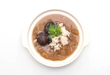 Yengeç beyaz arka plan üzerinde izole kase kırmızı et suyu çorbası kızarmış balık Maw