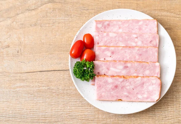 dilimlenmiş taze çiğ pastırma Barbekü