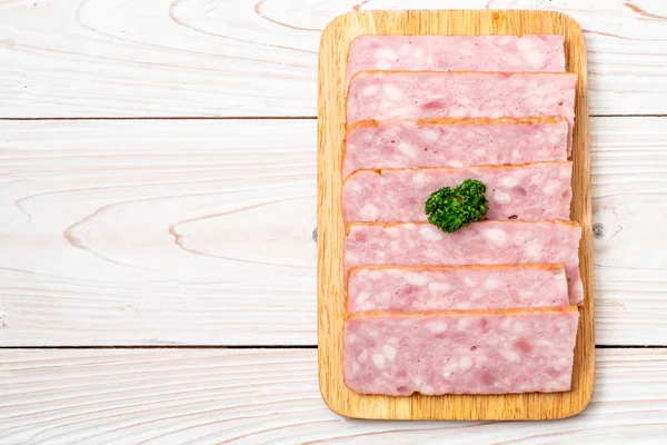 dilimlenmiş taze çiğ pastırma Barbekü