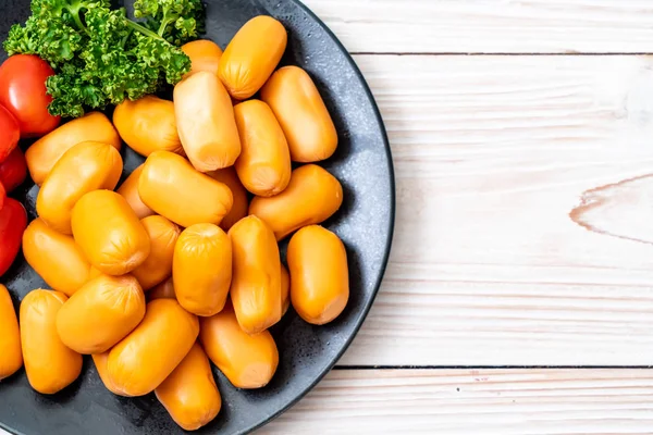 domuz eti kokteyl sosisi plaka üzerinde