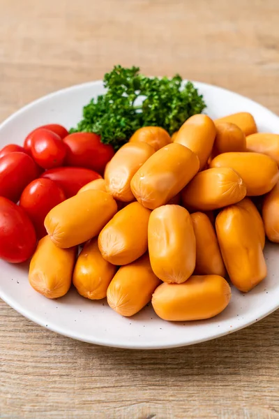 domuz eti kokteyl sosisi plaka üzerinde